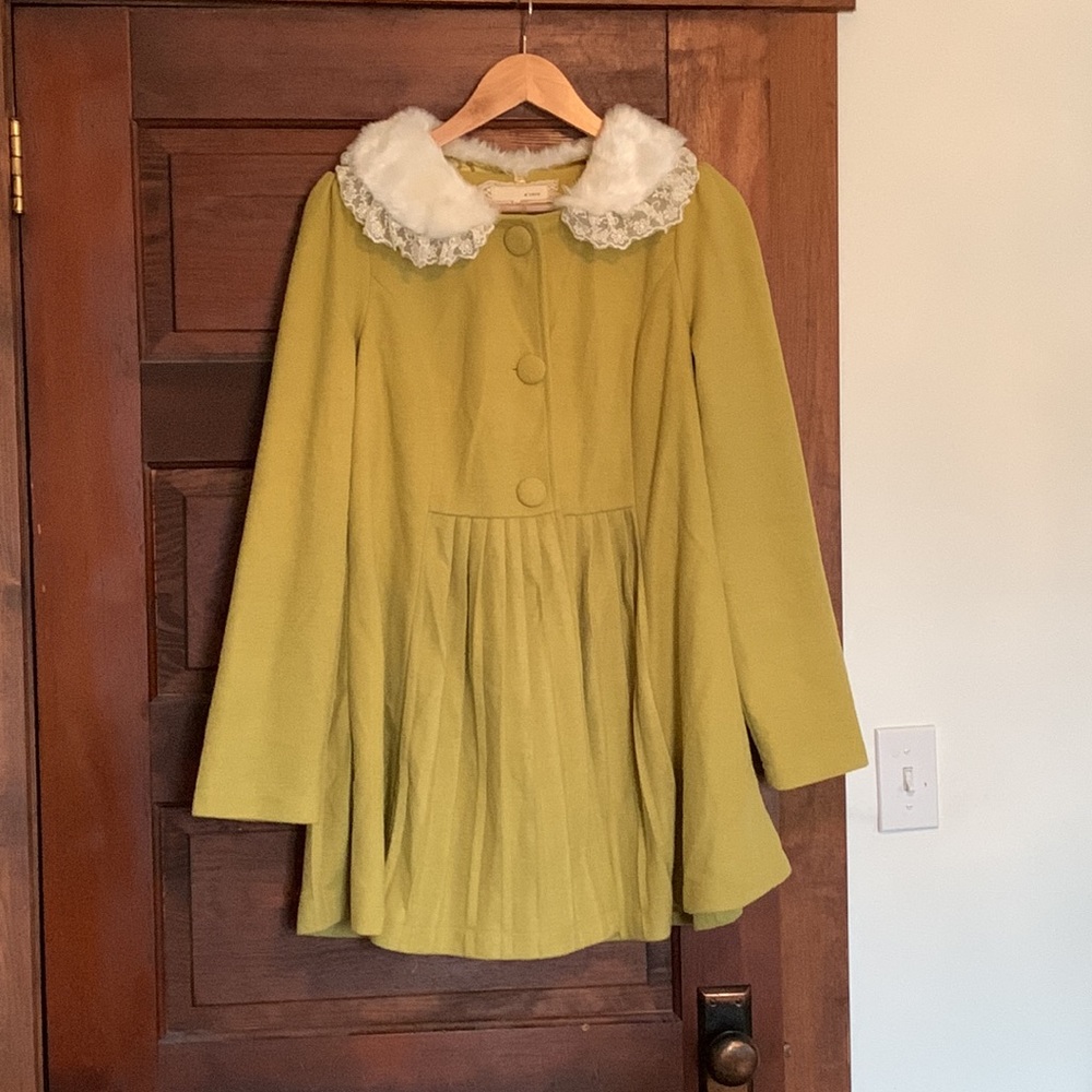 Green coat with removable faux fur collar